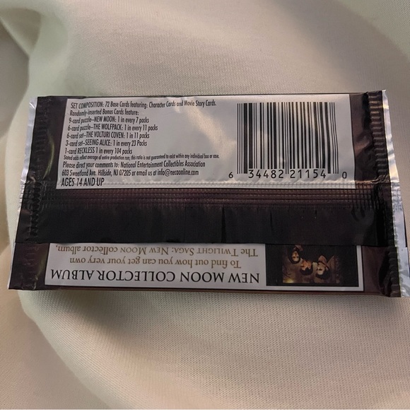 Twilight New Moon Premium 6 Pack of Trading Cards - Picture 2 of 3